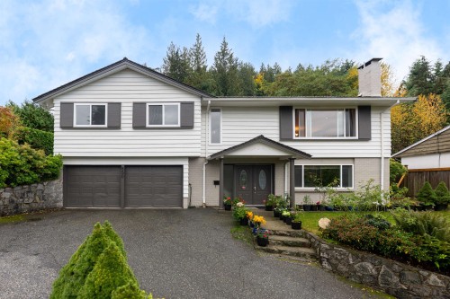 850 Jefferson Avenue, West Vancouver, BC - Outdoor With Facade