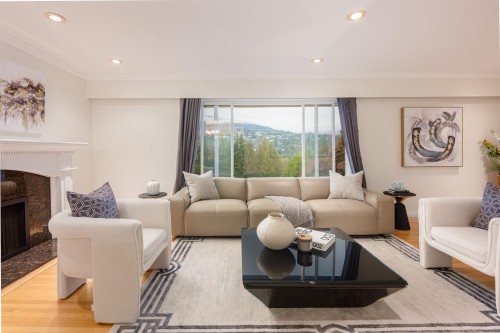 850 Jefferson Avenue, West Vancouver, BC - Indoor Photo Showing Living Room With Fireplace