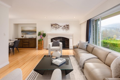 850 Jefferson Avenue, West Vancouver, BC - Indoor Photo Showing Living Room With Fireplace
