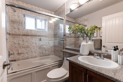 2139 Triumph Street, Vancouver, BC - Indoor Photo Showing Bathroom