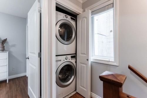 2139 Triumph Street, Vancouver, BC - Indoor Photo Showing Laundry Room