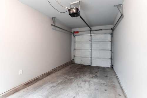 2139 Triumph Street, Vancouver, BC - Indoor Photo Showing Garage