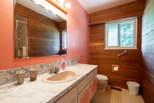1171 Winslow Avenue, Coquitlam, BC - Indoor Photo Showing Bathroom