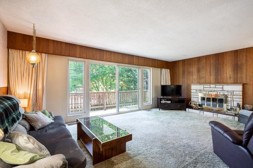 1171 Winslow Avenue, Coquitlam, BC - Indoor Photo Showing Living Room With Fireplace