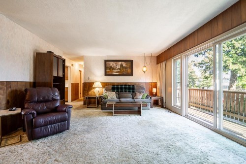 1171 Winslow Avenue, Coquitlam, BC - Indoor Photo Showing Living Room