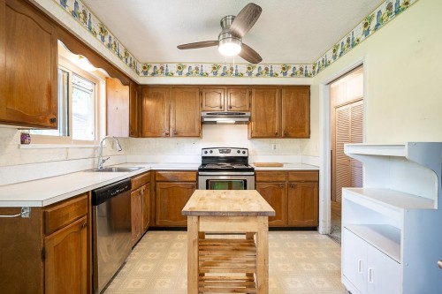 1171 Winslow Avenue, Coquitlam, BC - Indoor Photo Showing Kitchen