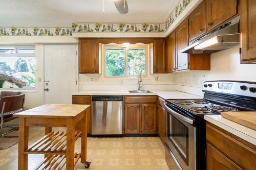 1171 Winslow Avenue, Coquitlam, BC - Indoor Photo Showing Kitchen