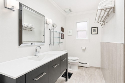 2183 Napier Street, Vancouver, BC - Indoor Photo Showing Bathroom