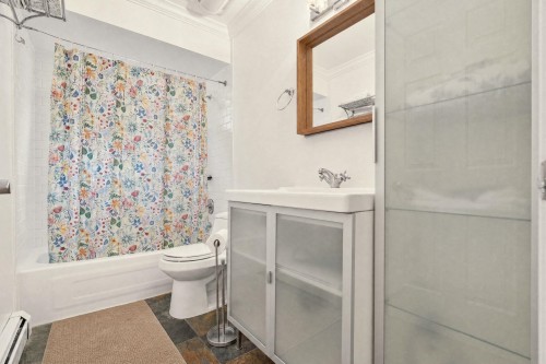 2183 Napier Street, Vancouver, BC - Indoor Photo Showing Bathroom
