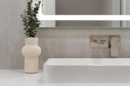 3-1491 Devonshire Crescent, Vancouver, BC - Indoor Photo Showing Bathroom