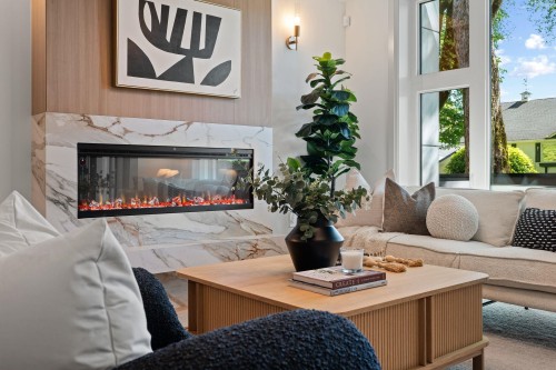 3-1491 Devonshire Crescent, Vancouver, BC - Indoor Photo Showing Living Room With Fireplace