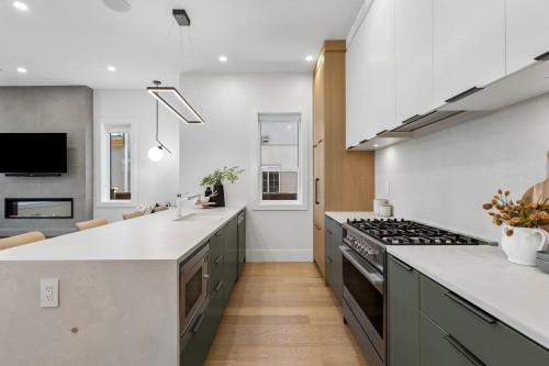 1234 19Th Avenue E, Vancouver, BC - Indoor Photo Showing Kitchen With Upgraded Kitchen