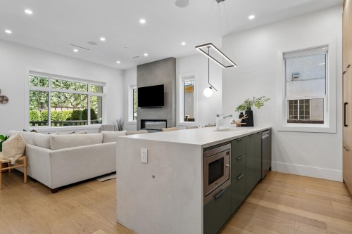 1234 19Th Avenue E, Vancouver, BC - Indoor