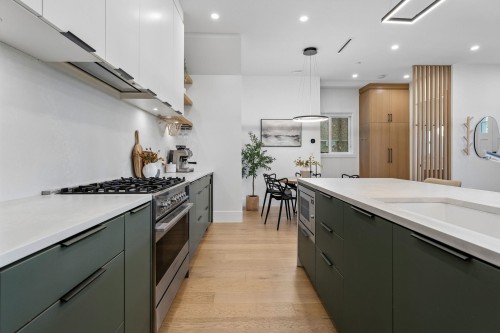1234 19Th Avenue E, Vancouver, BC - Indoor Photo Showing Kitchen With Upgraded Kitchen