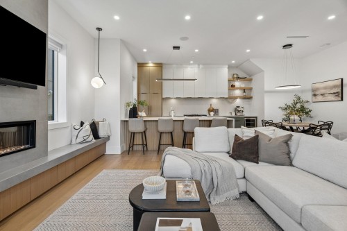 1234 19Th Avenue E, Vancouver, BC - Indoor Photo Showing Living Room