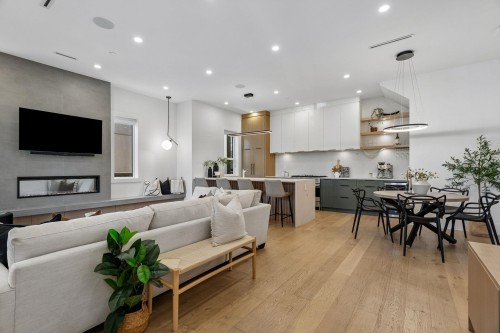 1234 19Th Avenue E, Vancouver, BC - Indoor Photo Showing Living Room