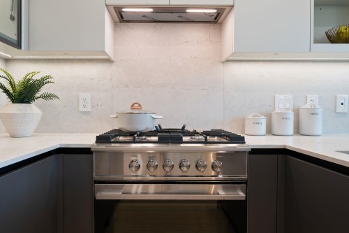 4-1491 Devonshire Crescent, Vancouver, BC - Indoor Photo Showing Kitchen