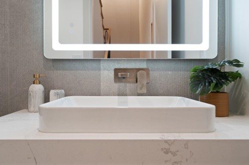 4-1491 Devonshire Crescent, Vancouver, BC - Indoor Photo Showing Bathroom