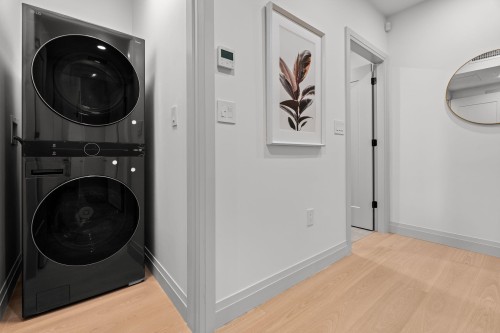 4-1491 Devonshire Crescent, Vancouver, BC - Indoor Photo Showing Laundry Room