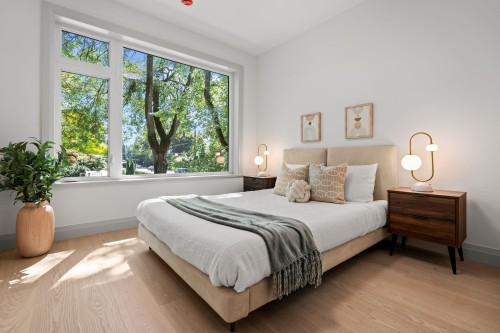 4-1491 Devonshire Crescent, Vancouver, BC - Indoor Photo Showing Bedroom