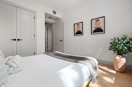 4-1491 Devonshire Crescent, Vancouver, BC - Indoor Photo Showing Bedroom