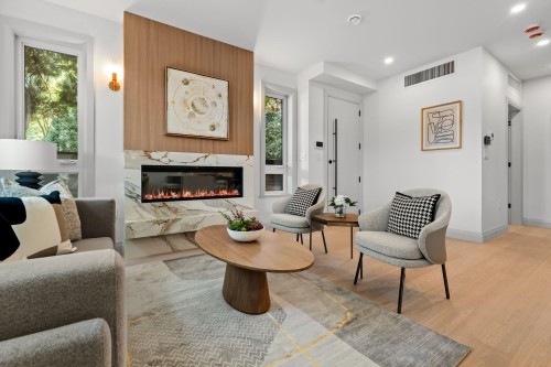 4-1491 Devonshire Crescent, Vancouver, BC - Indoor Photo Showing Living Room With Fireplace