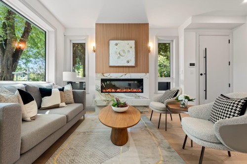 4-1491 Devonshire Crescent, Vancouver, BC - Indoor Photo Showing Living Room With Fireplace