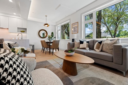 4-1491 Devonshire Crescent, Vancouver, BC - Indoor Photo Showing Living Room