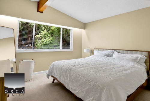 981 Kinsac Street, Coquitlam, BC - Indoor Photo Showing Bedroom