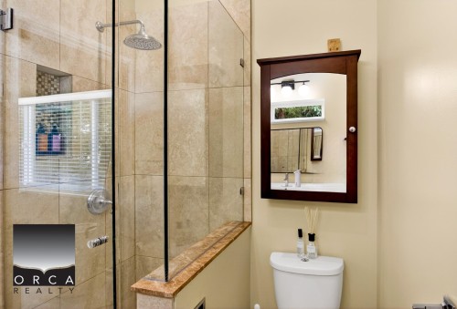 981 Kinsac Street, Coquitlam, BC - Indoor Photo Showing Bathroom