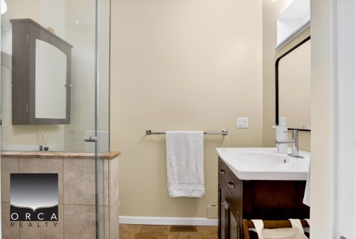 981 Kinsac Street, Coquitlam, BC - Indoor Photo Showing Bathroom
