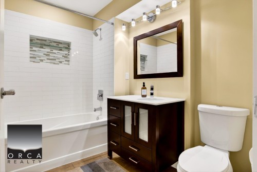 981 Kinsac Street, Coquitlam, BC - Indoor Photo Showing Bathroom