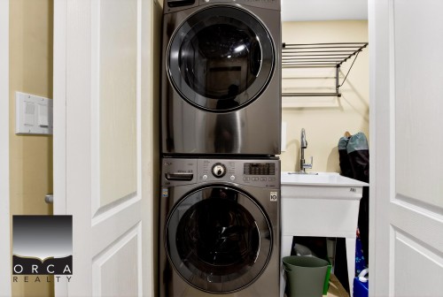 981 Kinsac Street, Coquitlam, BC - Indoor Photo Showing Laundry Room