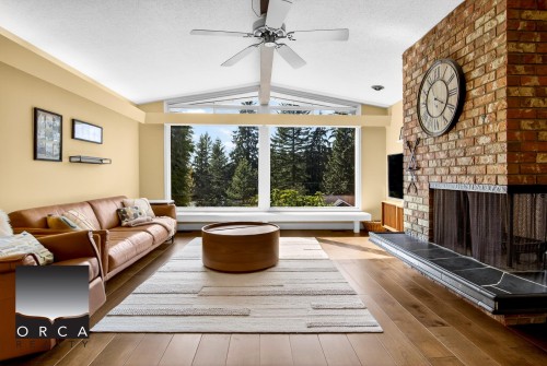 981 Kinsac Street, Coquitlam, BC - Indoor Photo Showing Living Room With Fireplace