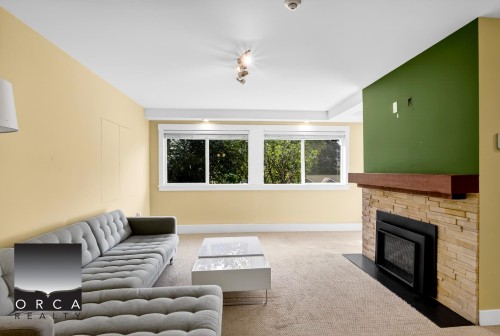 981 Kinsac Street, Coquitlam, BC - Indoor Photo Showing Living Room With Fireplace