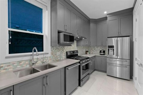 338 Mundy Street, Coquitlam, BC - Indoor Photo Showing Kitchen With Upgraded Kitchen