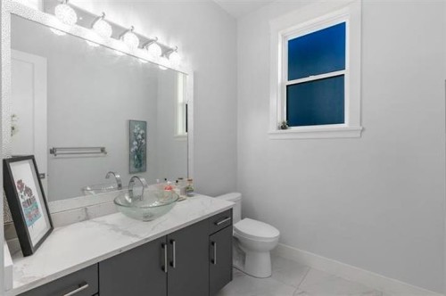 338 Mundy Street, Coquitlam, BC - Indoor Photo Showing Bathroom