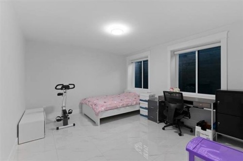 338 Mundy Street, Coquitlam, BC - Indoor Photo Showing Bedroom