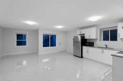 338 Mundy Street, Coquitlam, BC - Indoor Photo Showing Kitchen