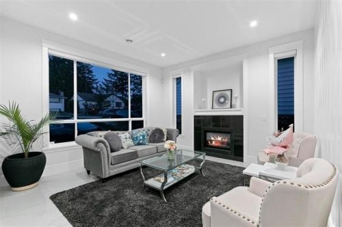 338 Mundy Street, Coquitlam, BC - Indoor Photo Showing Living Room With Fireplace
