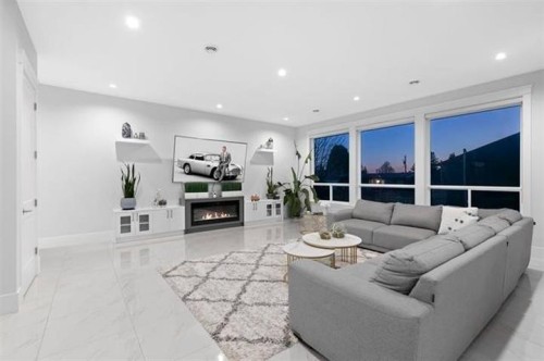 338 Mundy Street, Coquitlam, BC - Indoor Photo Showing Living Room With Fireplace