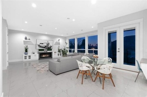 338 Mundy Street, Coquitlam, BC - Indoor With Fireplace