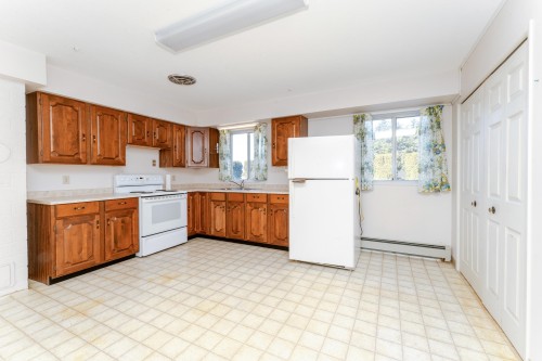 11871 No. 3 Road, Richmond, BC - Indoor Photo Showing Kitchen With Double Sink