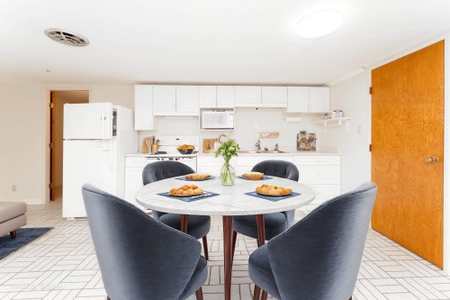 11871 No. 3 Road, Richmond, BC - Indoor