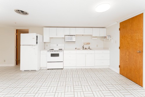 11871 No. 3 Road, Richmond, BC - Indoor Photo Showing Kitchen With Double Sink