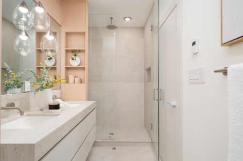 02-6507 Cypress Street, Vancouver, BC - Indoor Photo Showing Bathroom