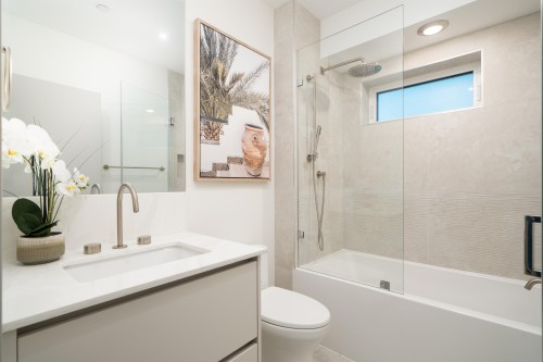 02-6507 Cypress Street, Vancouver, BC - Indoor Photo Showing Bathroom