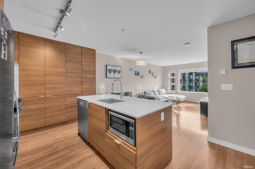 401-1677 Lloyd Avenue  North Vancouver, BC V7P 0B1