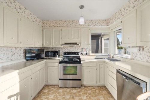 982 Braeside Street, West Vancouver, BC - Indoor Photo Showing Kitchen