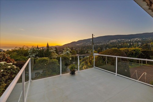 982 Braeside Street, West Vancouver, BC - Outdoor With View